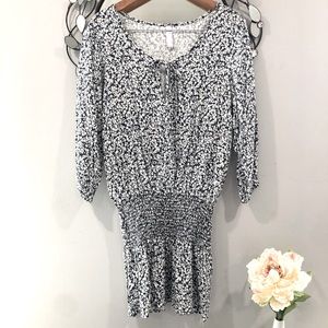 NWOT ALYA Puff 3/4 Sleeve Keyhole Tie front Peasant Ruched Blouse size Small